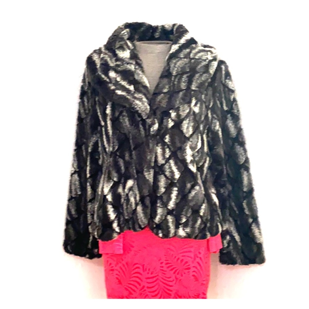 True Grit Sz M Faux Fur Black and Gray Jacket